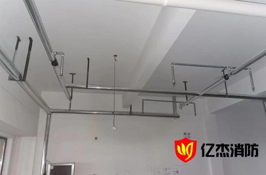 小面积（300平内）的商业网点装修改消防只用给物业报备吗